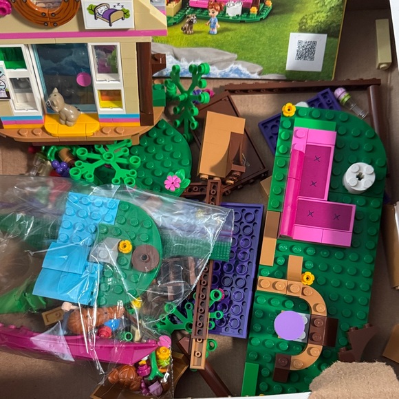 LEGO FRIENDS Assorted Buildings & Characters - Picture 3 of 16